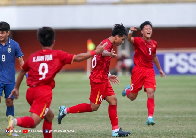 Nguyễn Công Phương rực sáng trong màu áo U20 Việt Nam, xứng danh truyền nhân của Hoàng Đức - Quang Hải  - Ảnh 4.